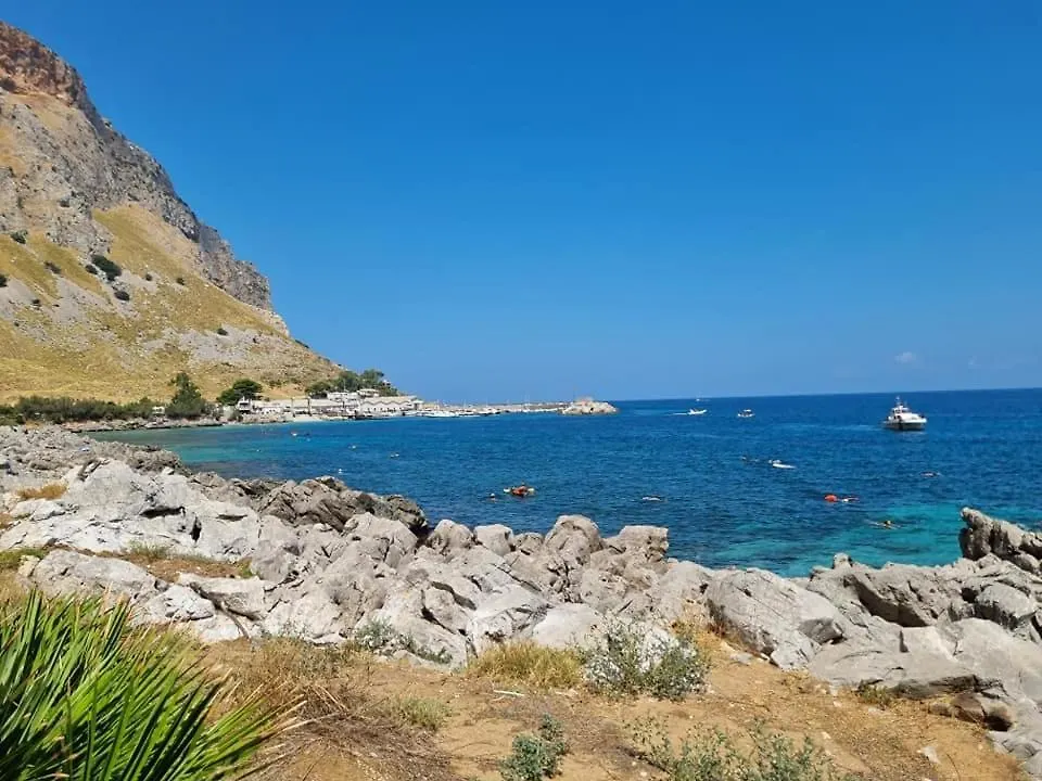 باليرمو Ashur Mondello إيطاليا